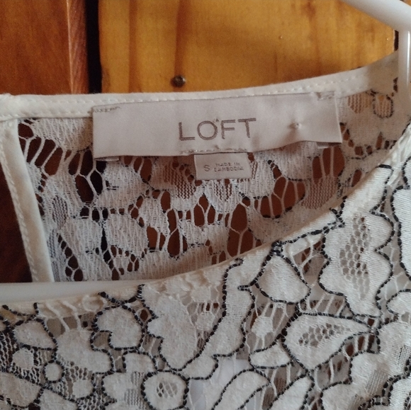 Loft pull over blouse. - Picture 4 of 5